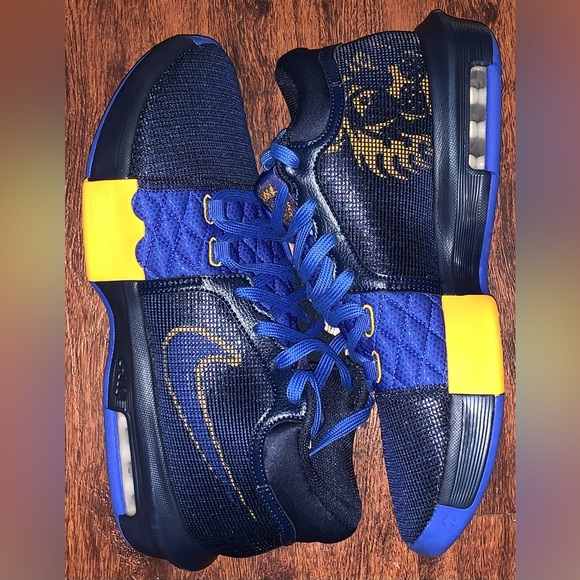 Nike size 11 - Picture 1 of 13
